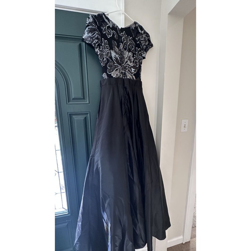 Betsy & Adam Black Sequin Gown Size 4 Silver Floral Bodice Formal